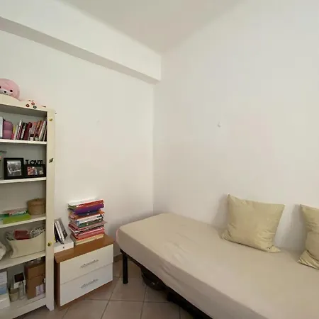 Giardino. Bilocale Grande A 800 M Dal Mare. 4 Posti Letto. *